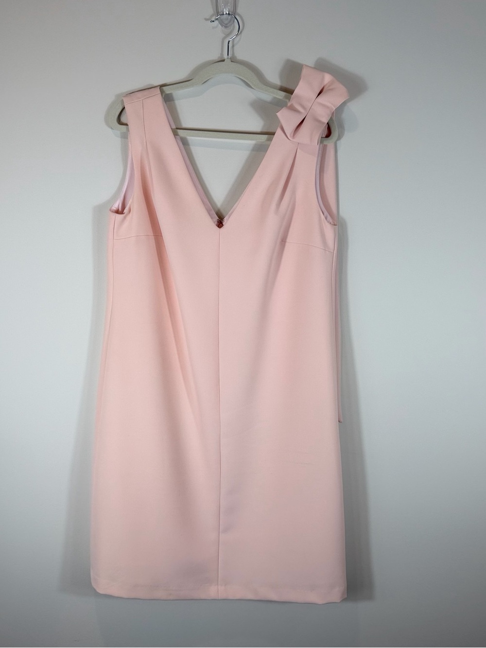 Donna Morgan Pale Pink V-Neck Shift Dress with Shoulder Bow Size 6
